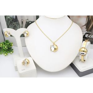 Ensemble parure bijoux or plaqué chaîne et boucles d’oreilles avec bracelet et bague très bonne qualité