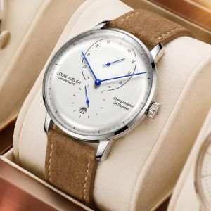 Montre de luxe élégante homme en cuir