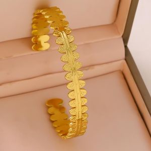 Bracelet ajouré empilé de forme ovale