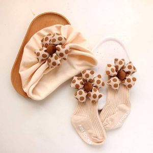 ACCESSOIRES BÉBÉ – BARETTE+CHAUSSETTE