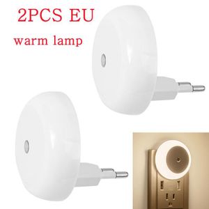 Veilleuse à LED durable et économe en énergie avec prise britannique, prise intelligente à capteur, fonction veilleuse, veilleuse murale pour chambre à coucher. Deux luminaires de couleur chaude au total