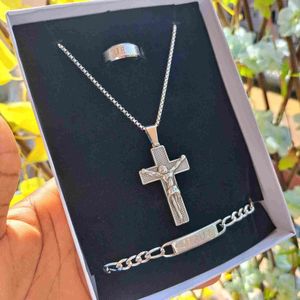 Bijoutique Or plaque agenté pendentif jésus zircon doré Ensemble jésus  homme bracelet homme bijoux homme bague chaîne mode amour cadeau Fête des pères St Valentin cadeau de Noël mariage baptêmes cadeau anniversaire mode inox 