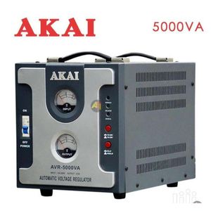 AKAI STABILISATEUR 5000VA