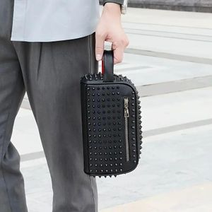 Pochette Homme Premium à Clous – Sac à Main Élégant 