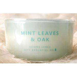Grande bougie parfumée Mint Leaves & oak( feuilles de menthe et chênes   ), 390g.  bougie parfumée en design. Dégage un parfum floral subtil dans votre maison. Très  longue durée. Importé de France.