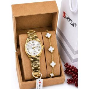 Chic Montre Dame Avec Bracelet Fond Blanc