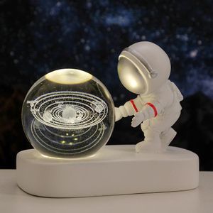 Ornement de boule de cristal astronaute, veilleuse en cristal 3D lumineuse, boule de cristal du système solaire