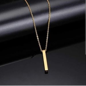 3D Fashion Chaîne  Hommes et femme Doré 45cm En Acier Inoxydable Pendentif carré couleur Doré  idéal cadeau pour fête des mères, saint  valentin, anniversaire, mariage 