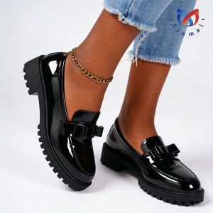 Mocassins brillants pour femme, rehaussés d'un nœud raffiné - Mocassins élégants pour femme - Noir