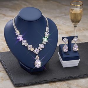 Ensemble de Bijoux Luxe 2-en-1 pour Femmes – Collier et Boucles d'Oreilles Goutte avec Diamants Simulés - Or Clair Argenté