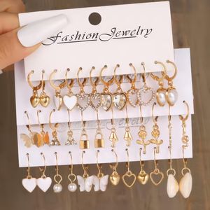 Lot de 18 Paires de Boucles d’oreilles Tendance Femme – Serpent, Papillon, Champignon et Cœur