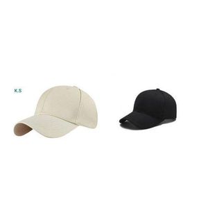 2 Casquettes Beige Et Noir