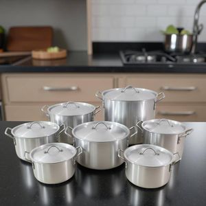 Ensemble de casseroles en aluminium professionnelle, 14 pièces - La puissance de la cuisson professionnelle à votre portée