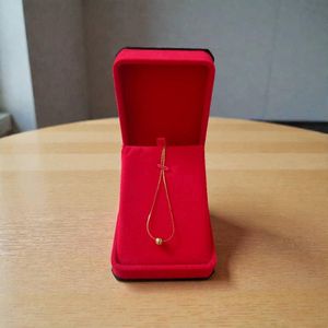 In Collier fin et élégant en or 