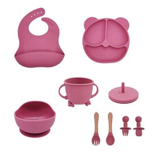 Kit Alimentation Bébé en Silicone – Bavoir, Assiette Compartimentée, Bol, Tasse, Cuillère et Fourchette – Rose