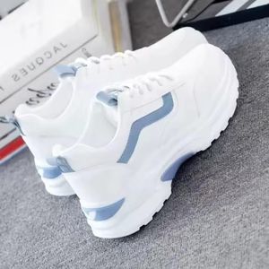 CHAUSSURE_DE_SPORT_POUR_FEMME