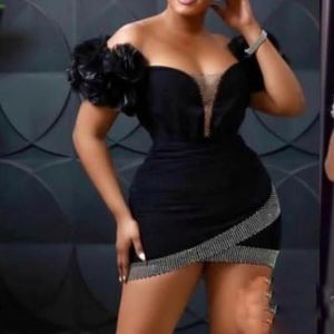 Femme en deals tenue tres courte