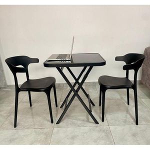 Table pliante vitré noir avec 2 chaises en plastique