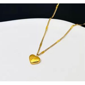 Collier en acier inoxydable avec pendentif en forme de cœur – Élégance et amour
