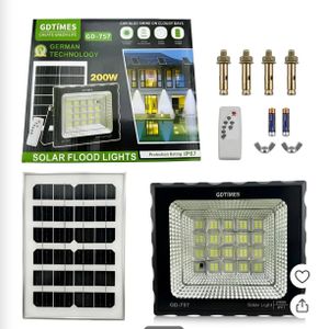 Projecteur solaire LED de 200W doté d'un panneau solaire ,une télécommande et étanche IP67 