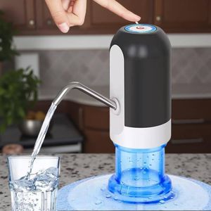 Distributeur D'eau Pompe à Eau Distributeur D'eau Rechargeable Automatique - L’art de servir l’eau sans effort au quotidien