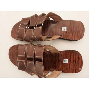 Sandale artisanale tissé marron 