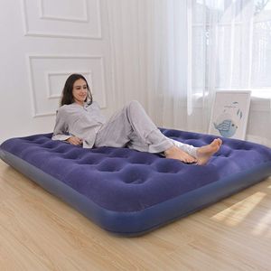 matelas gonflable  COMFORTABLE - Avec le matelas gonflable Bestway pour 2 personnes, le camping devient incroyablement confortable. MATELAS GONFLABLE 