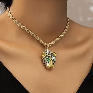 Collier Pendentif Léopard Vintage Polyvalent de Rue Haute, Acier Inoxydable, Orné de Strass, Style Audacieux pour Soirées et Urban, Pour Femmes, Soldes !