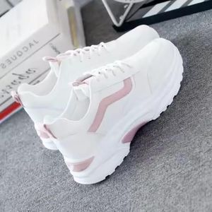  CHAUSSURE_DE_SPORT_POUR_FEMME