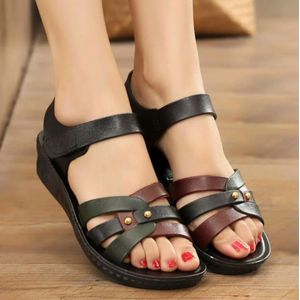 Sandales pour femmes chaussons pour femmes confortables Chaussures de plage Chaussures ouvertes Mode Outer Wear Casual All-match Étudiant Sandales et chaussons Chaussures blanches Sandales ouvertes