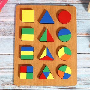 Jeu d'éveil géométrique et de reconnaissance des formes pour enfants : plateau de jeu durable.