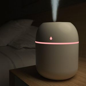 Mini humidificateur d’air USB à ultrasons – Diffuseur d’huiles essentielles avec veilleuse LED, silencieux et portable (maison & voiture) + 1 senteur offert.