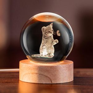 Flushrenic Lumière de nuit en verre à boule de cristal 3D à thème de chat avec lumière de 7 couleurs, cadeau commémoratif pour enfants et femmes, cadeau de diplôme, cadeau d'anniversaire, avec base plug-in de lumière de 7 couleurs, adapté aux salons