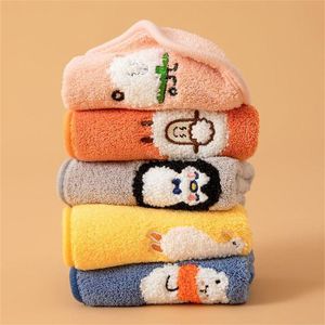 5pcs Serviette douce en polaire corail, ultra-absorbante, adaptée aux enfants.