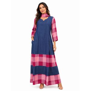 Robe Longue Femme avec Écharpe Assortie – Bleu Marine & Carreaux Roses