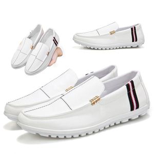 SHJO Chaussures Mocassins Homme Simili Cuir Antidérapantes Semelle Souple à Enfiler Homme Décor Métallique Confortables Pour Bureau Quotidien Blanc