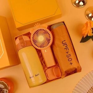 Coffret cadeau orange de: 1 thermos + 1ventilateur baladeur + 1 parapluie
