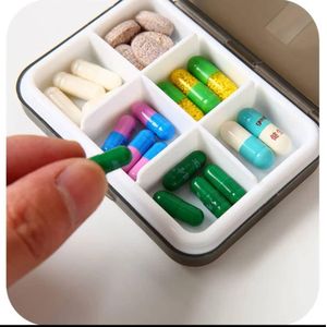 Boites de rangement de comprimés et gélules de santé.