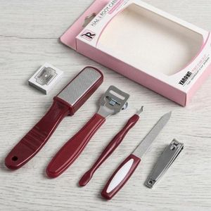 Kit de pédicure professionnel comprenant une lime à pieds en acier inoxydable et un ensemble complet.