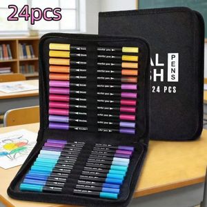 Ce coffret de 24 feutres et marqueurs aquarelle comprend des feutres et des stylos à dessin, parfaits pour le dessin, le design, le travail de bureau, les fêtes et bien d'autres usages. Les couleurs sont éclatantes.