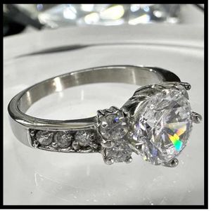 In Bague de fiançailles en argent