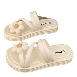 Nouvelles Sandales à Fleurs pour Femmes Plateforme Antidérapante Nouvelles Sandales d'Été Style Féerique Sortie Deux Pantoufles Pantoufles Décontractées