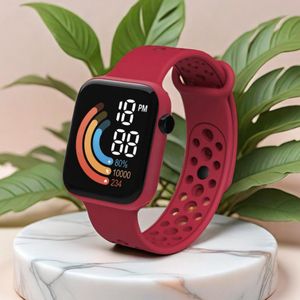 Montre Sport Numérique Multifonction LED à Bracelet Perforé Rouge pour Étudiants - Cadeaux pour Femmes et Hommes