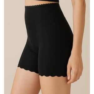 Lot de 06 short gainant féminin au design invisible et ultra confortable, idéal pour un usage quotidien.