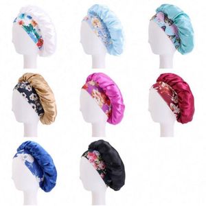 Bonnet en Satin Ajustable