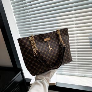 Sac fourre-tout vintage à monogramme, sac à bandoulière à chaîne métallique avec pendentif cerf, grande capacité pour le travail