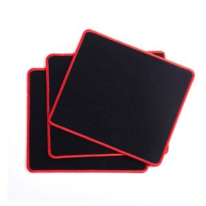 Mouse Pad Gaming Noir avec Couture Rouge – Haute Précision