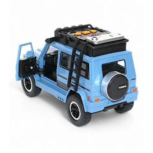 Voiture jouet tout-terrain blanche avec bagages sur toit