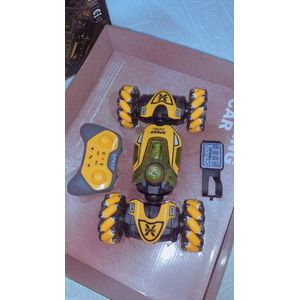 Voiture télécommandée avec effet fumée