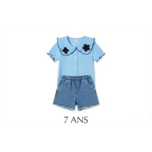 Ensemble culotte et haut avec des fleurs